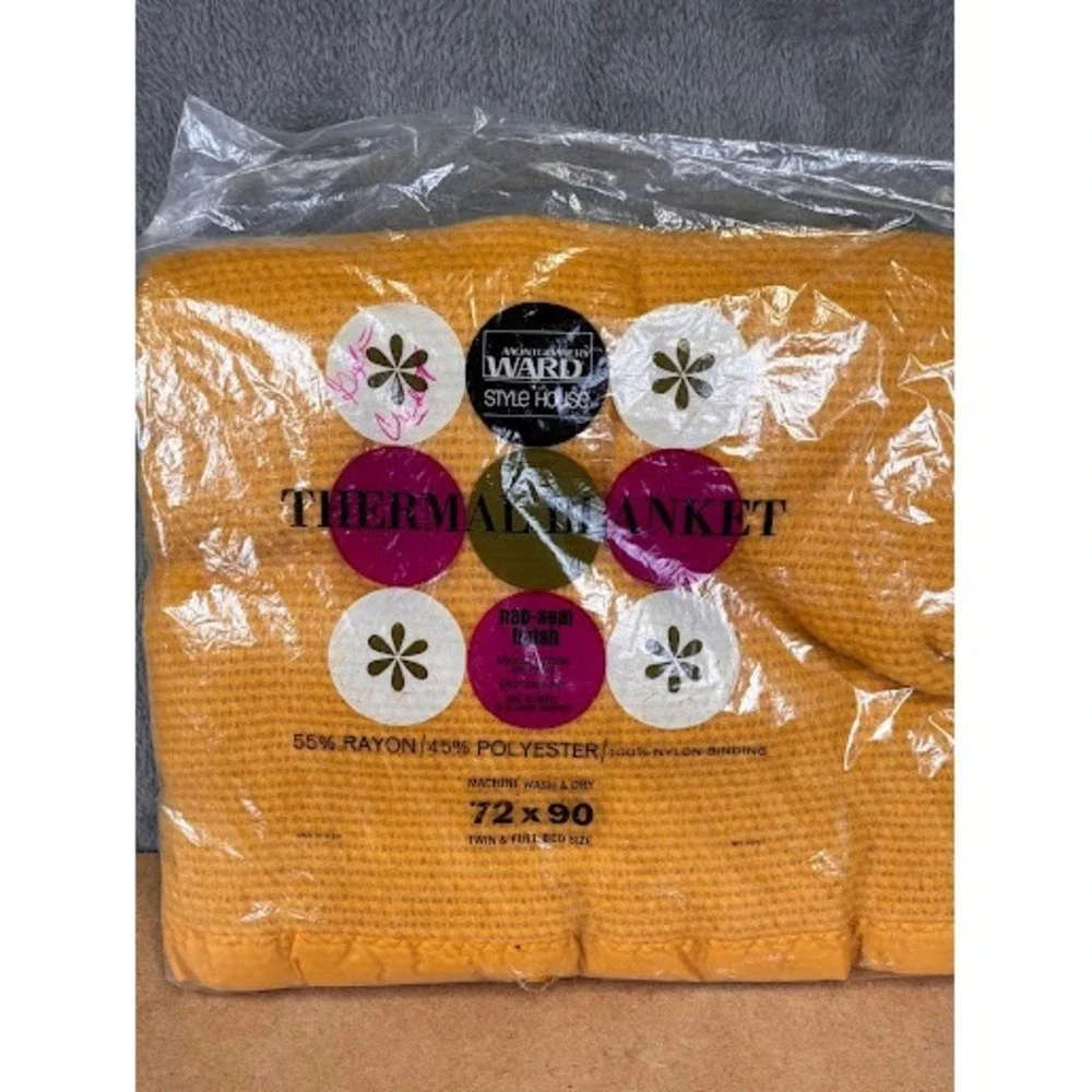 Vintage Montgomery Ward Style House Thermal Blanket Yellow Waffle Weave 72x90